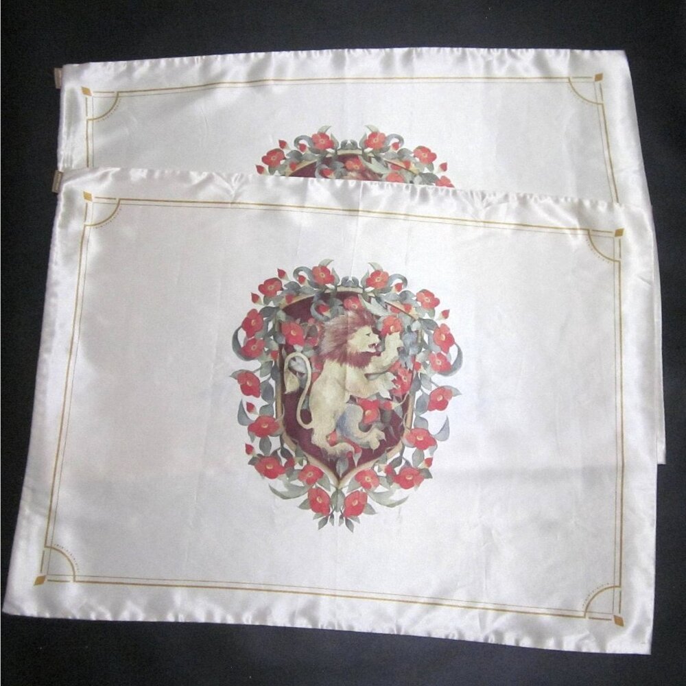 Harry Potter x Kit-Sch Collab Gryffindor 2 Satin Pillowcases Crest Logo Zipper